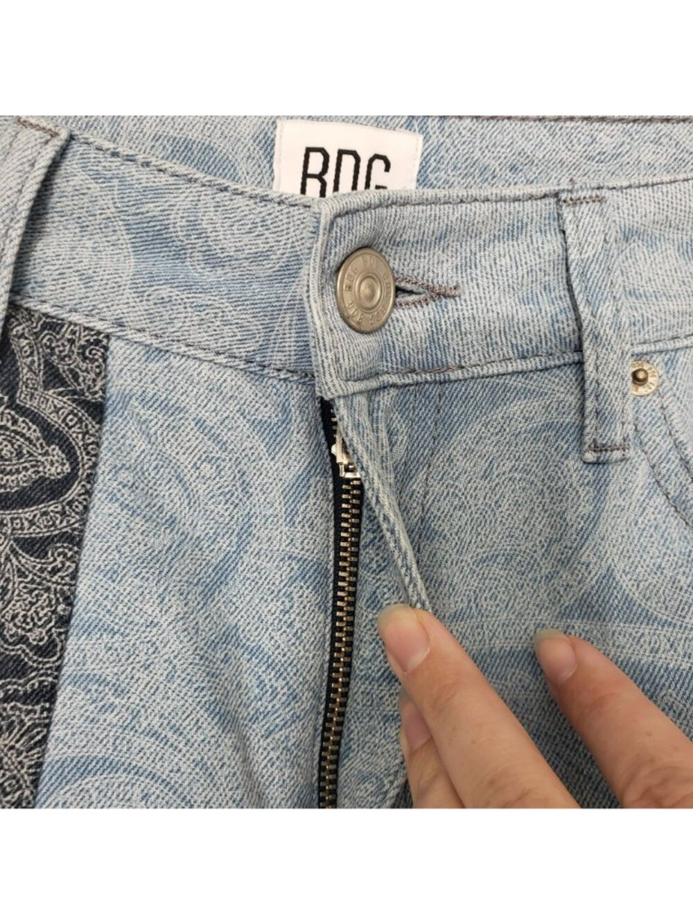 Urban Outfitters BDG Blue Paisley Patchwork Bandana Print Mom Jeans Retro Vtg - Picture 9 of 11